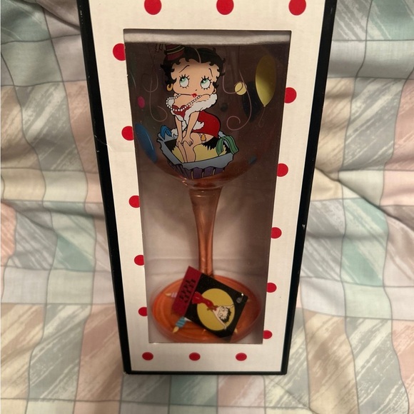 Sold item - Picture 2 of 12